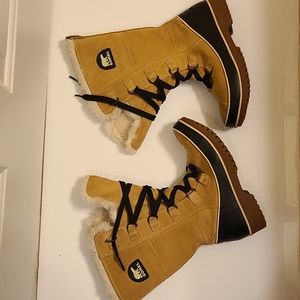Sorel Tivoli High II Boots Size 7.5